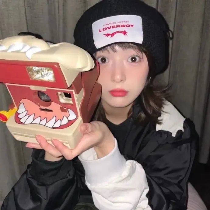 圣洁的艾曼妞